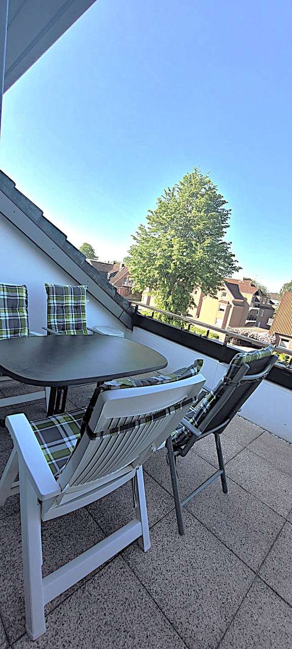 Ihre schicke DG-Ferienwohnung nur 200m zum Strand erwartet Sie mit sonniger Terrasse Ihre schicke DG-Ferienwohnung nur 200m zum Strand erwartet Sie mit sonniger Terrasse
