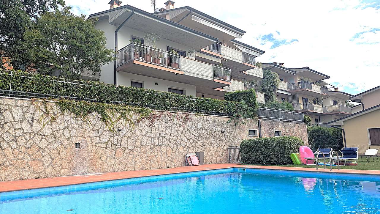 4 Zimmer Traumwohnung in Marciaga (Gardasee) auf 138 qm, Klima, Pool und 2 Garagen 4 Zimmer Traumwohnung in Marciaga (Gardasee) auf 138 qm, Klima, Pool und 2 Garagen