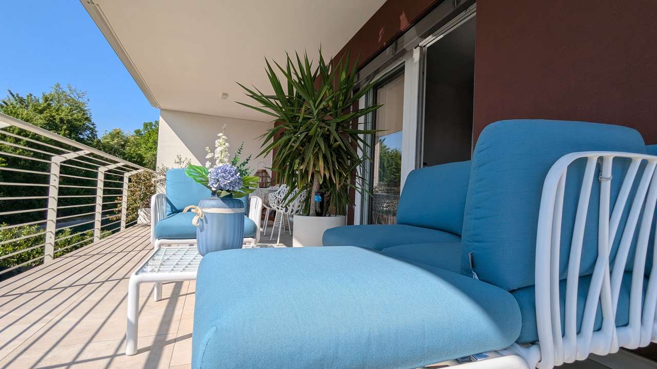 Das besondere Penthouse am Gardasee mit Balkon, 2 Carports, Solar, A4, Pool, Klima Das besondere Penthouse am Gardasee mit Balkon, 2 Carports, Solar, A4, Pool, Klima