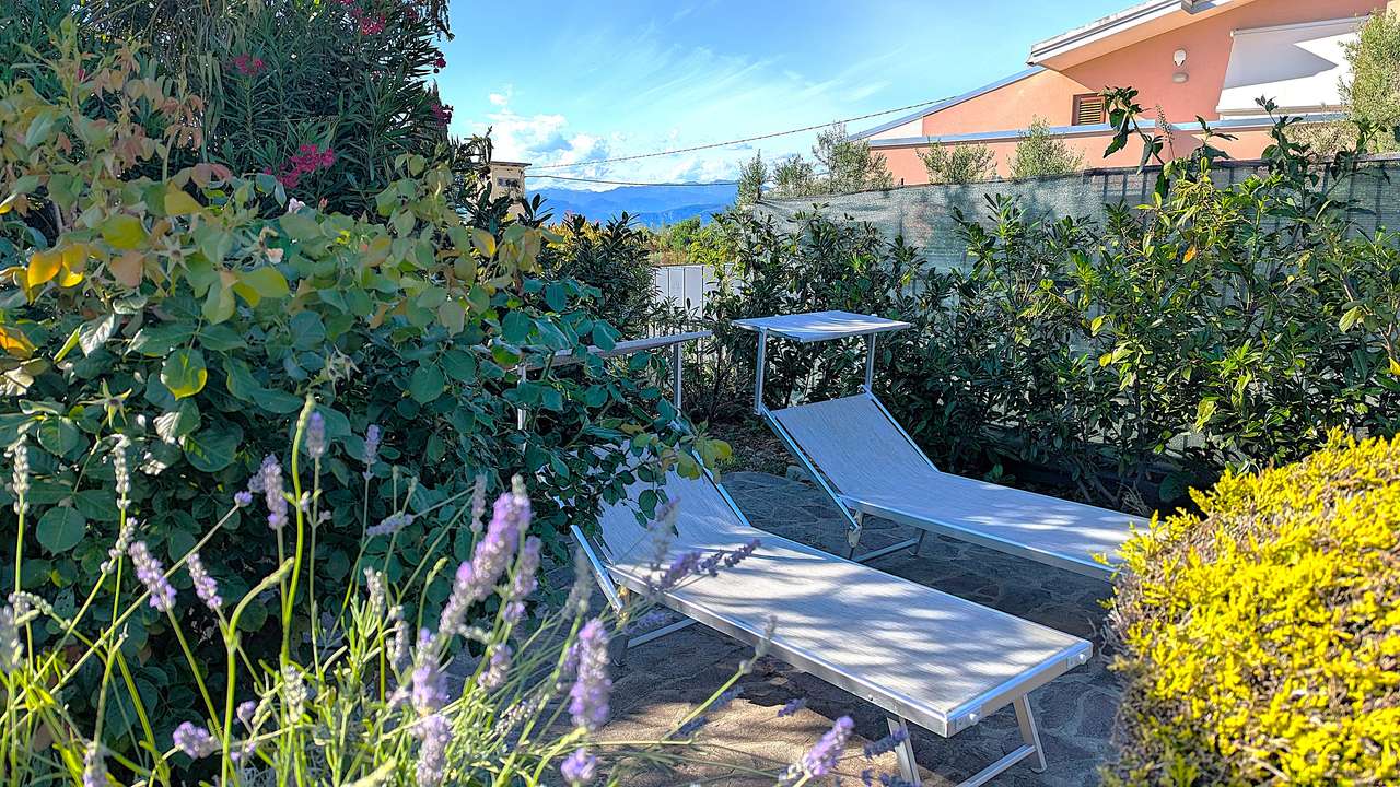 Italienische Oase mit 2 SZ, nur 100m vom Seeufer mit Badesteg Italienische Oase mit 2 SZ, nur 100m vom Seeufer mit Badesteg