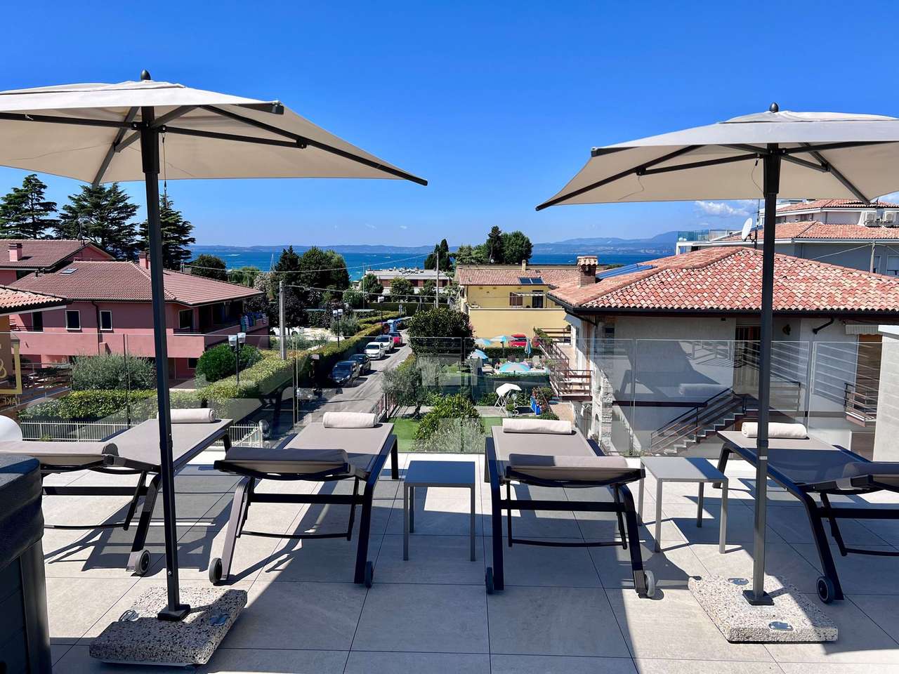2 SZ Penthouse in Bardolino mit Gardasee-Blick und 40qm Dachterrasse mit Whirpool 2 SZ Penthouse in Bardolino mit Gardasee-Blick und 40qm Dachterrasse mit Whirpool