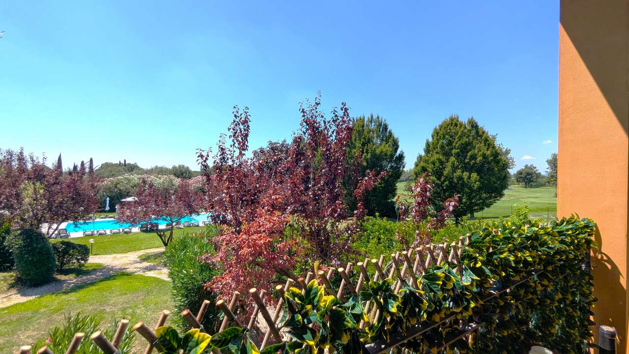 Golf & Gardasee Maisonette mit Pool, Klima, 2 Bäder, Garage in Golfanlage, möbliert Golf & Gardasee Maisonette mit Pool, Klima, 2 Bäder, Garage in Golfanlage, möbliert