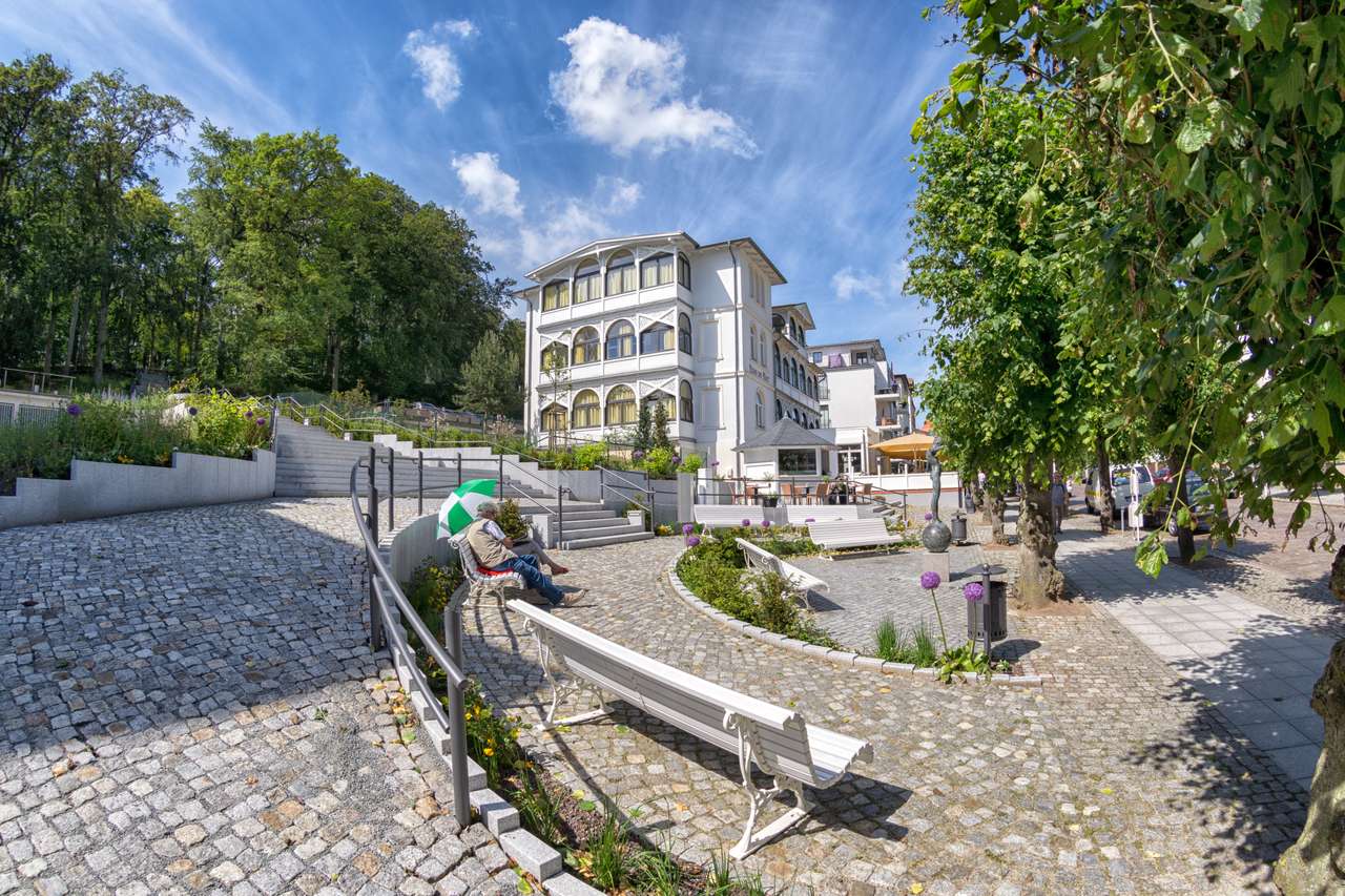 Bäderstil FeWo Sellin Rügen mit Wintergarten in der Wilhelmstrasse, saniert, möbliert Bäderstil FeWo Sellin Rügen mit Wintergarten in der Wilhelmstrasse, saniert, möbliert