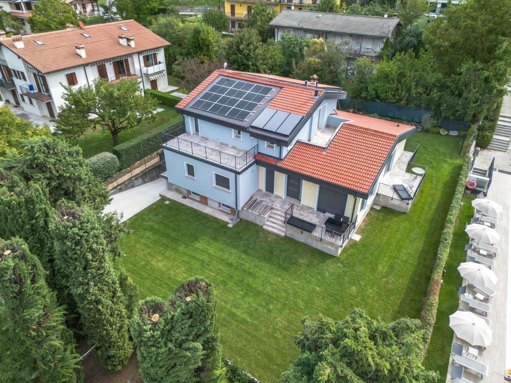 Ihre Villa mit 3 Einheiten und Seeblick in San Zeno di Montagna Ihre Villa mit 3 Einheiten und Seeblick in San Zeno di Montagna